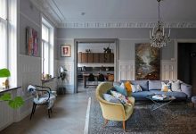 Фото - Классические панели, лепнина и современный декор: просторная квартира в Стокгольме